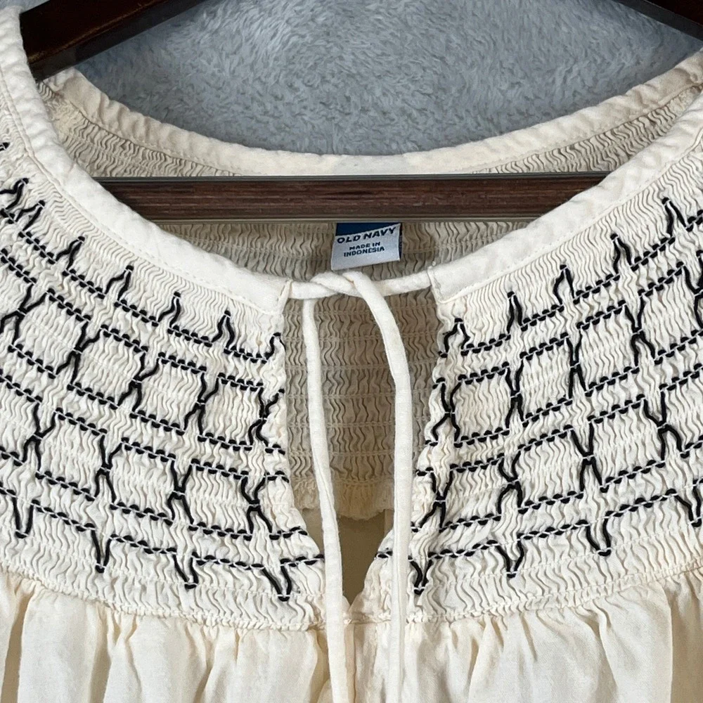 Old Navy Smocked Yoke Top XL Cream Black Puff Sleeve Peasant Boho Blouse Tie